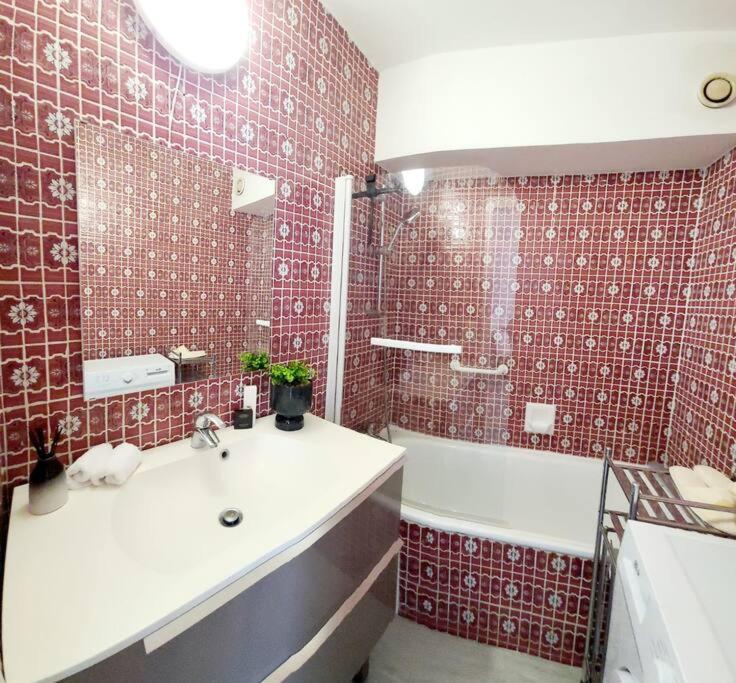 Studio T1- 2 Min Des Plages - Golf-Juan - Clim&Wifi Vallauris Bagian luar foto